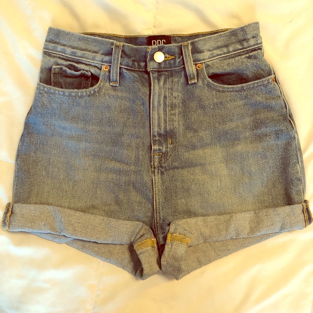 BDG Hi-Rise Mom Shorts Light Wash